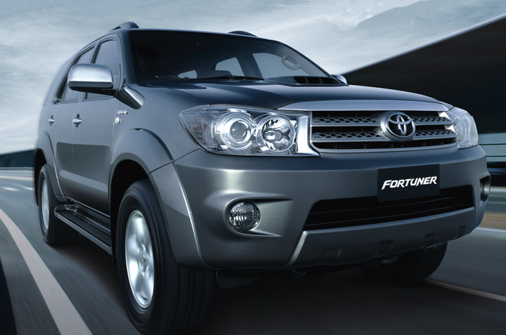 Thuê xe Toyota Fortuner 7 chỗ tại Sài Gòn